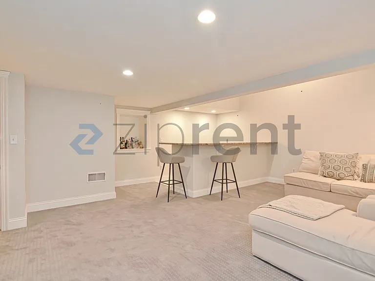 209 State St — Photo 15