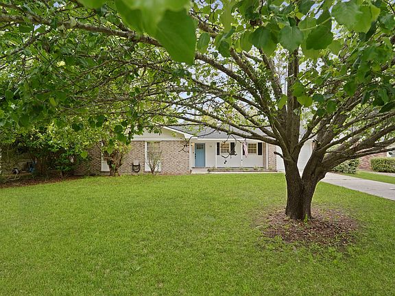 3rd image of 18 Canterbury Cir