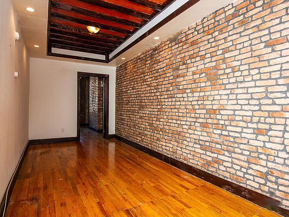 2nd image of 184 Irving Ave APT 2L