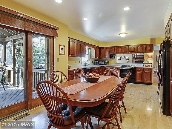 Kitchen /Breakfast Area