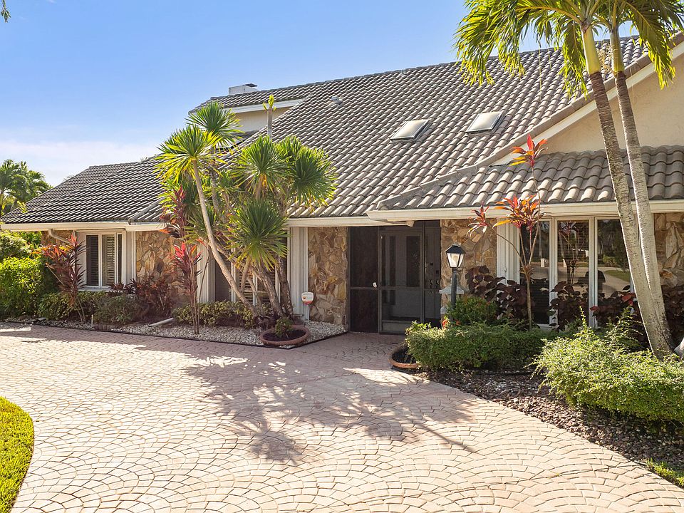 1st image of 8610 BANYAN Way