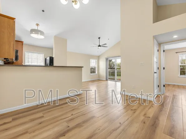 6303 Spring River Dr, O'Fallon, MO 63368