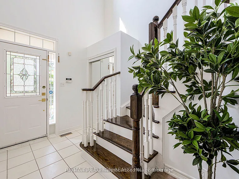 269 Treasure Rd E #UPPER — Photo 30