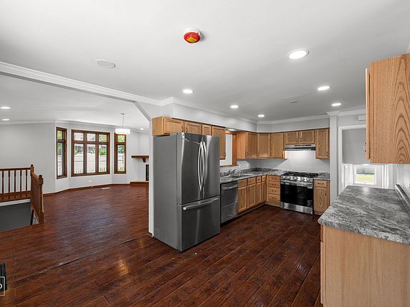 3rd image of 14825 Parkside Ave