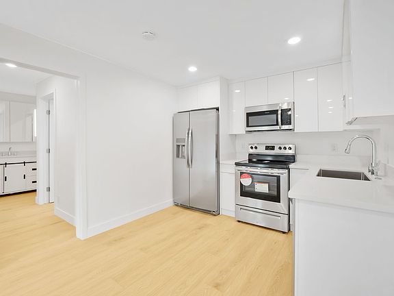 3rd image of 2901 4th St APT 210