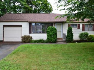 25 Winslow Dr, Niskayuna, NY 12309