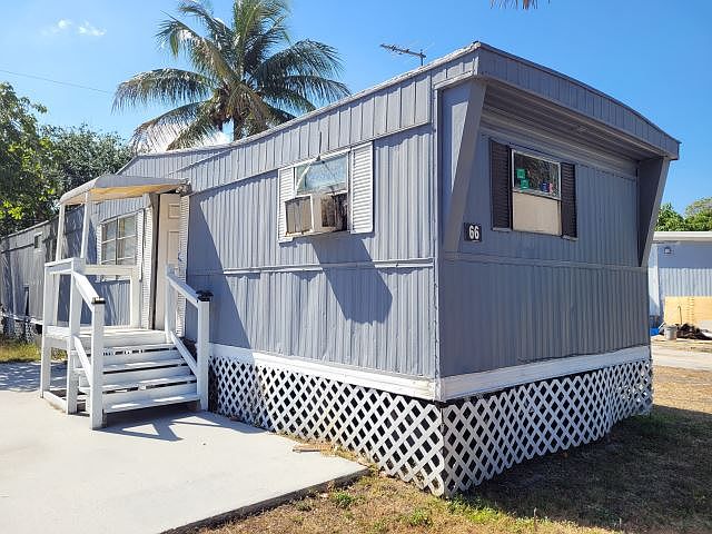 2nd image of 66 Ferne Ln #66