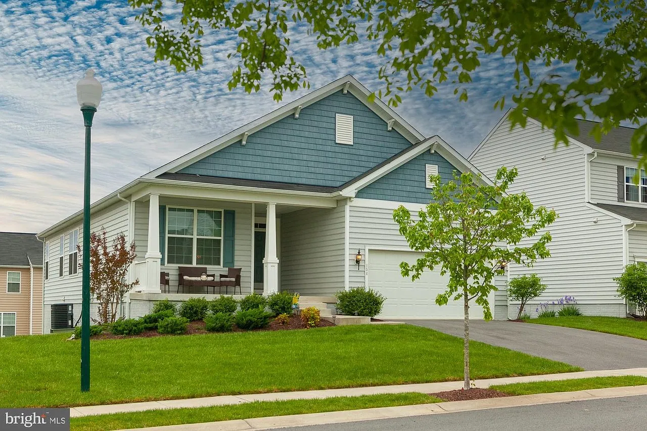 4 bed, 2923 sqft, $3,000 — Photo 1