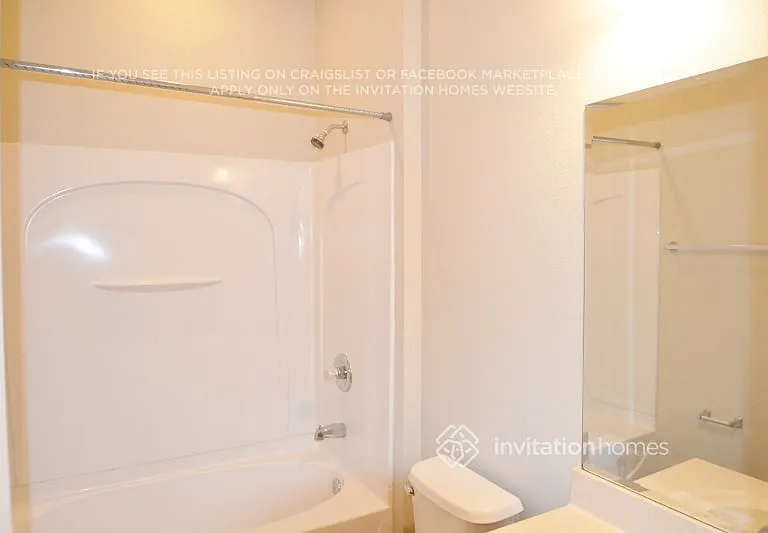 1033 Berkeley Dr — Photo 4