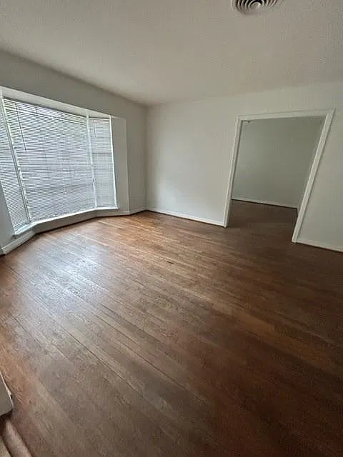 3 bed, 2.0 bath, 1829 sqft, $2,200 — Photo 4