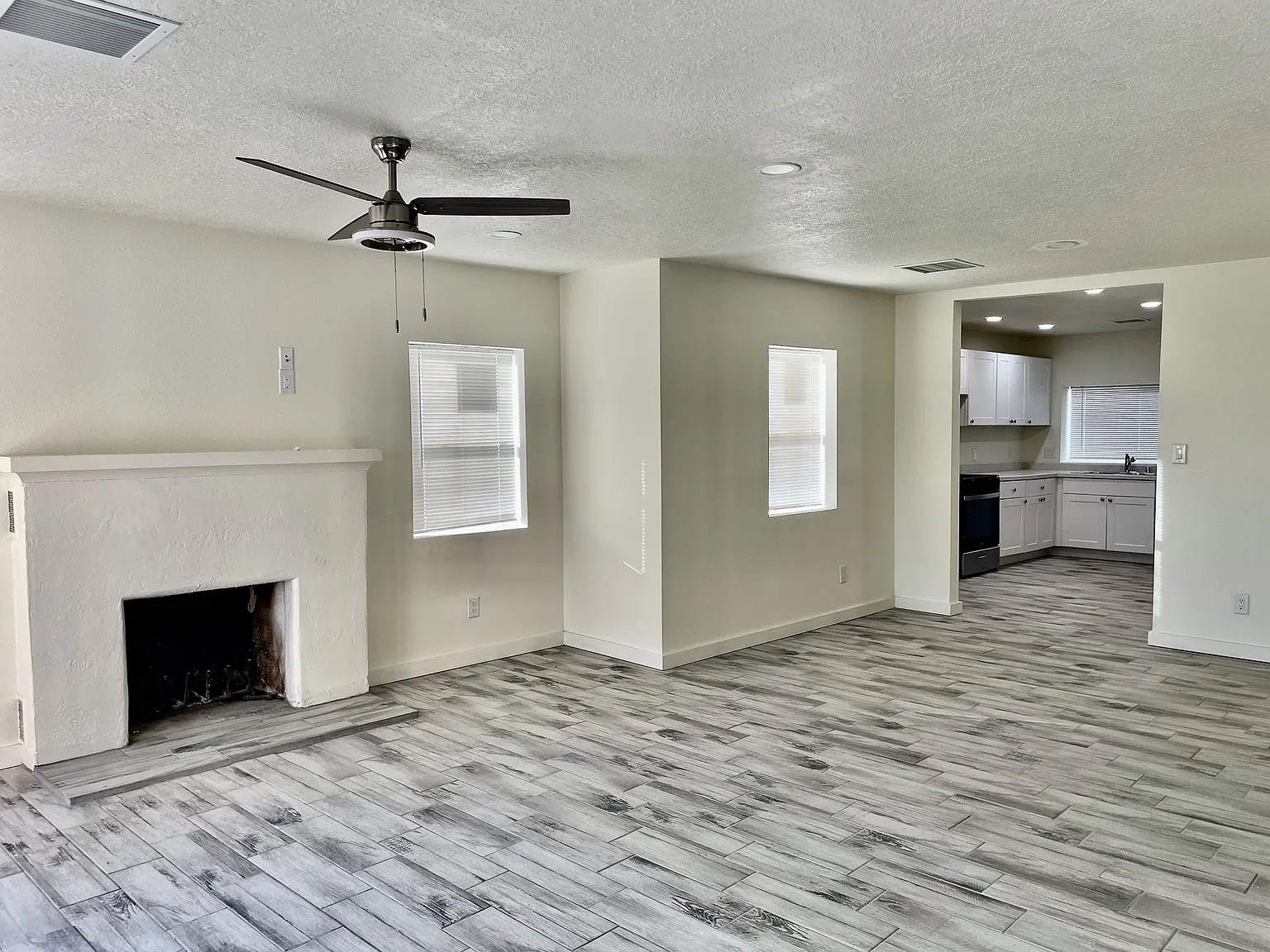 4301 Mesa Grande SE - C — Photo 1