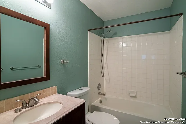 22047 Kenton Knl — Photo 18