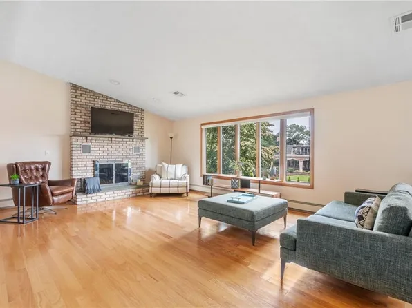 3933 Post Rd, Warwick, RI 02886