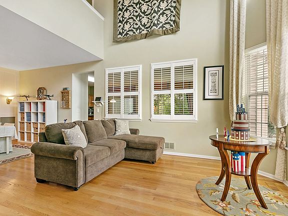 3rd image of 685 Creekside Cir #685