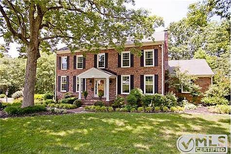 Stately Colonial near Old Hickory Lake