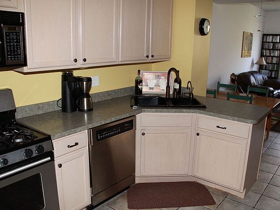 Oversized Sink / Disposal / Hot Water Dispenser