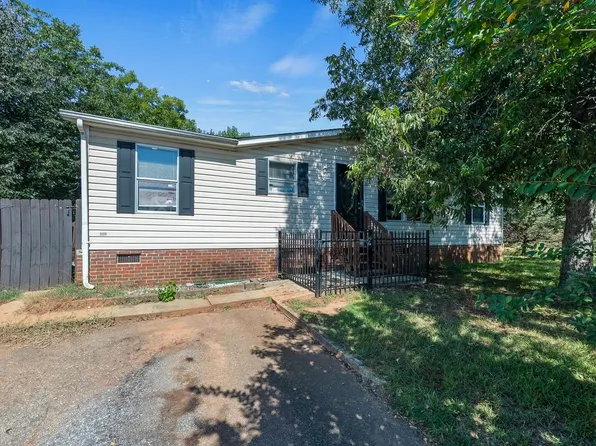 102 Riverbreeze Rd, Greenville, SC 29611