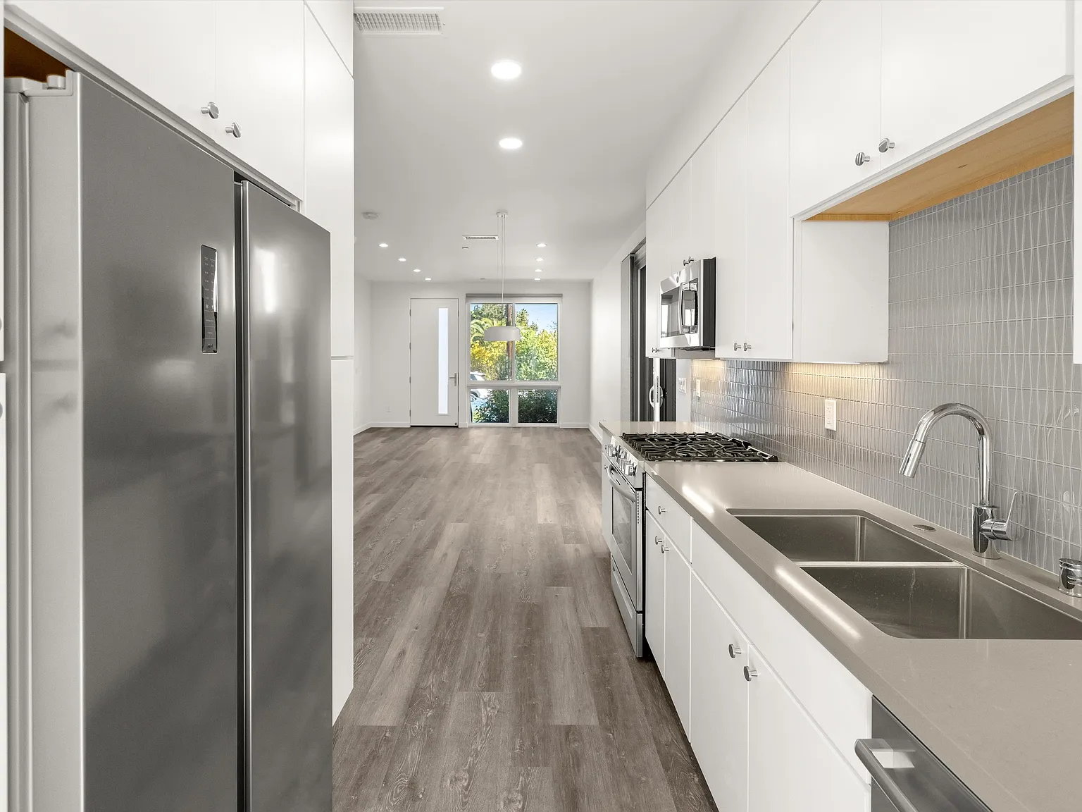 2 bed, $4,200 — Photo 2