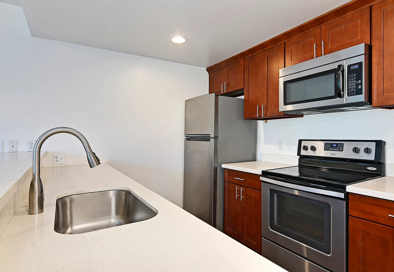 1 bed, 870 sqft, $2,900 — Photo 4