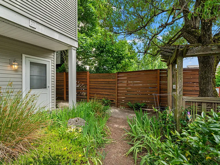 323 N 48th St #C — Photo 29