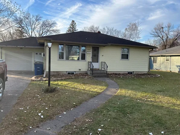 1209 12th St S, Moorhead, MN 56560