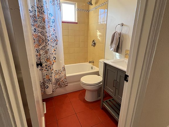 5th image of 4058 Lambert Rd