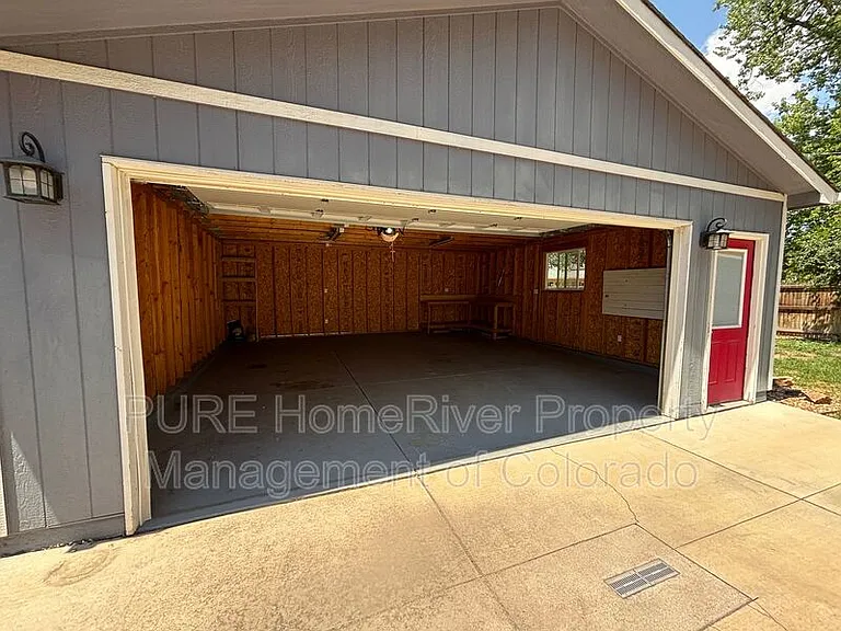 2255 S Clermont St — Photo 24