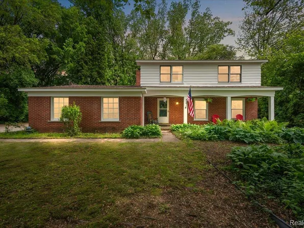 335 Douglas Dr, Bloomfield Hills, MI 48304