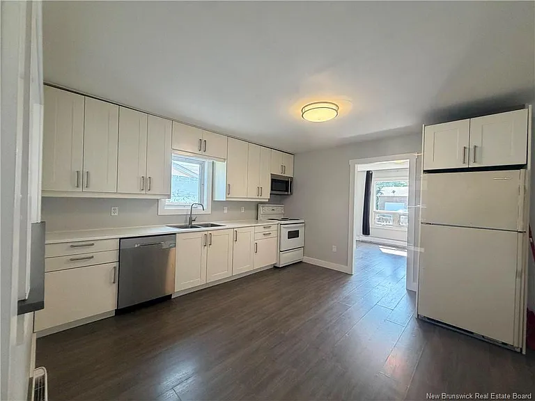 91 Purdy Ave — Photo 11