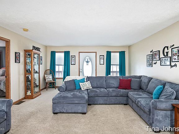 4th image of 9480 Fricke Dr NE