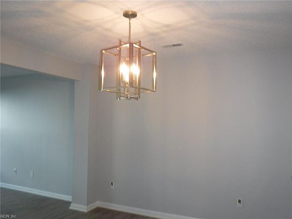 4th image of 302 Elderwood Ct