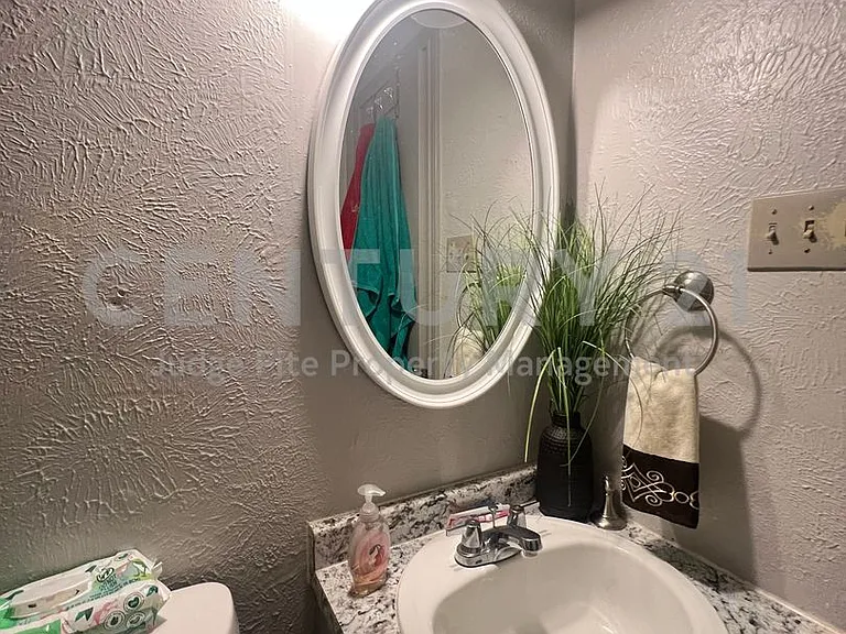 1108 N Elm St #6 — Photo 13