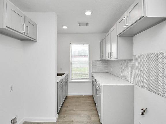 5th image of 212 N 2nd St
