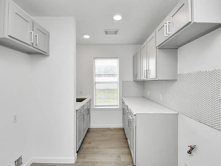 212 N 2nd St — Photo 5