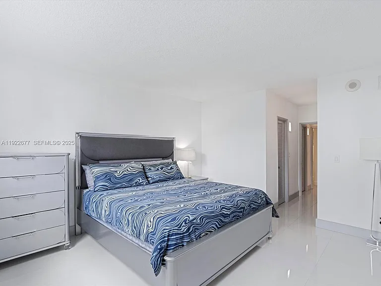 19370 E Collins Ave #625 — Photo 7