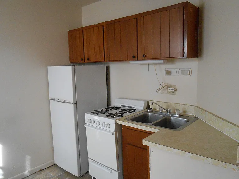 1360 Highland St #F — Photo 13