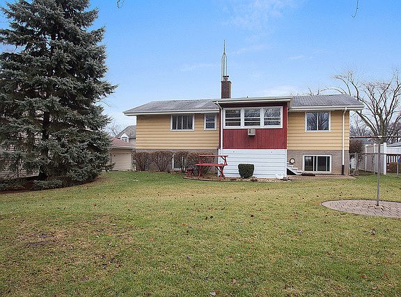 3rd image of 1030 Hillview Dr