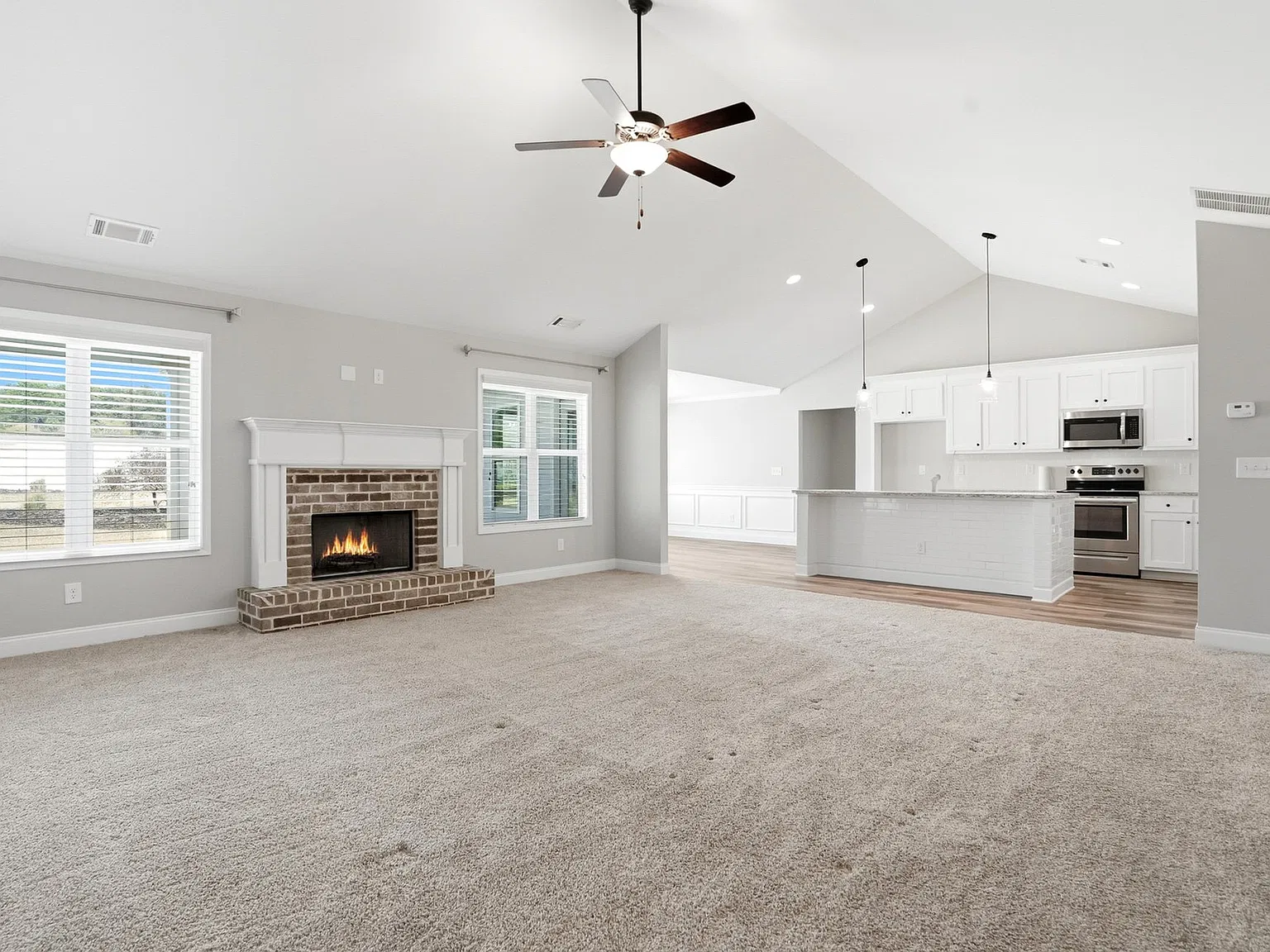 4 bed, 2553 sqft, $2,600 — Photo 4