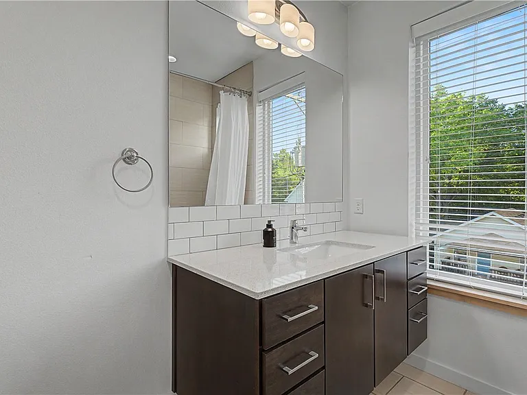 175 W Martin Luther King Blvd — Photo 16