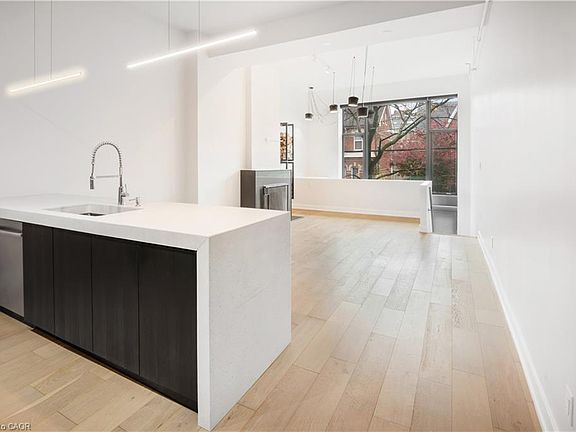 5th image of 676 Richmond St W Unit 105
