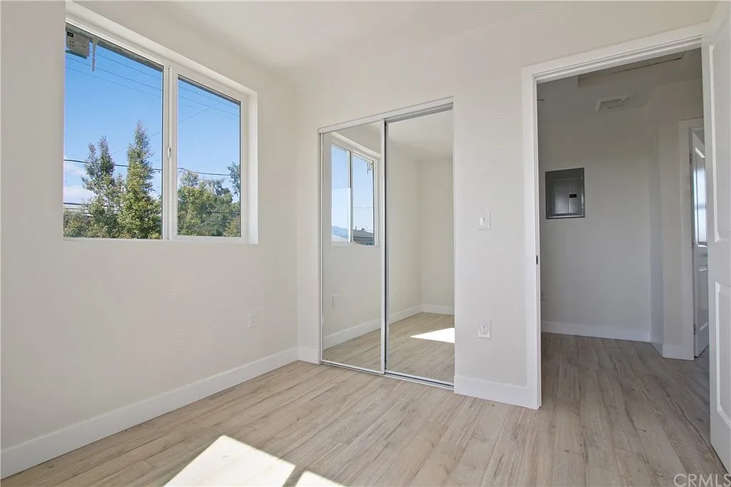 3 bed, 1200 sqft, $3,950 — Photo 3