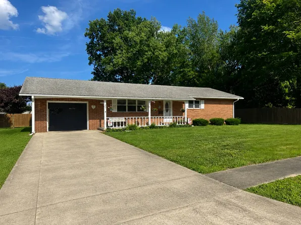 302 SE 7th St, Fairfield, IL 62837