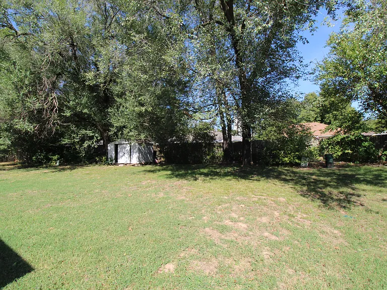 1908 Sycamore Pl #A — Photo 21