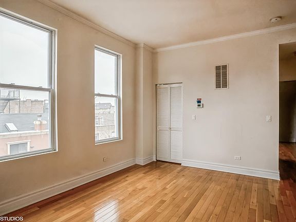 5th image of 925 N Ashland Ave APT 3F