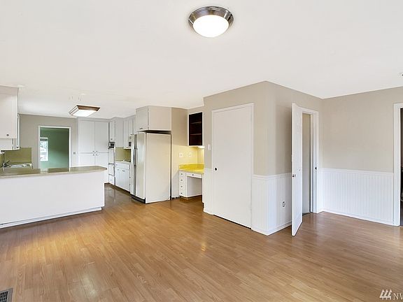 3rd image of 3709 S Cushman Ave