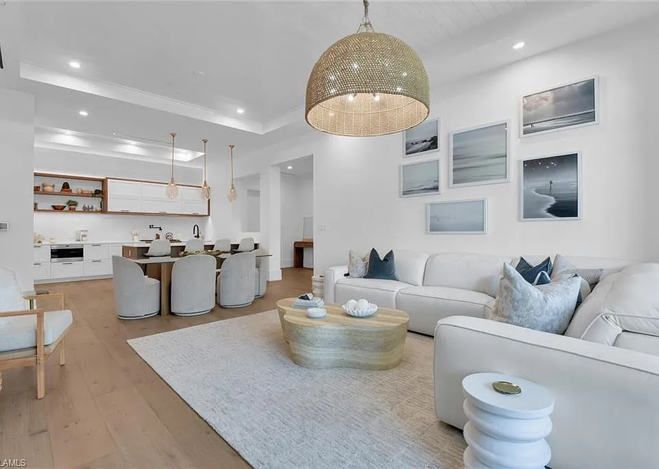 201 8th St #208