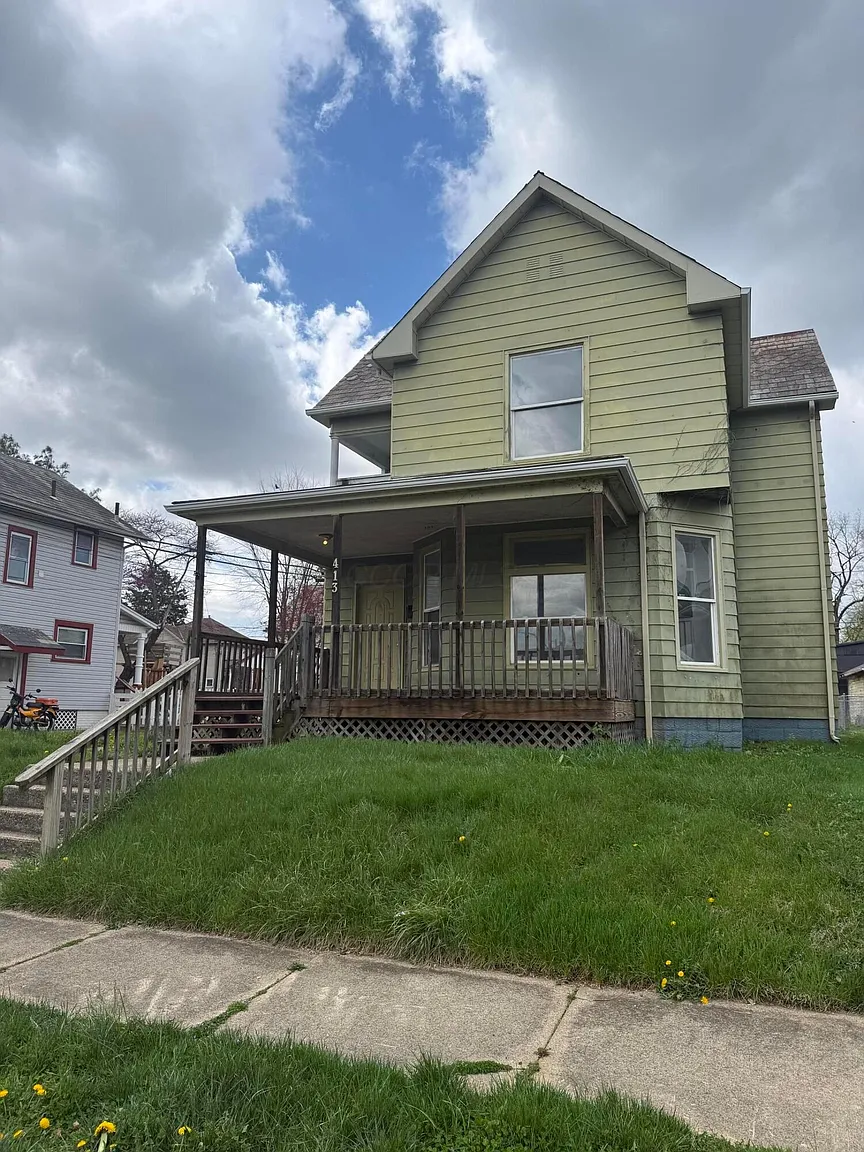 413 Maple Ave photo 1