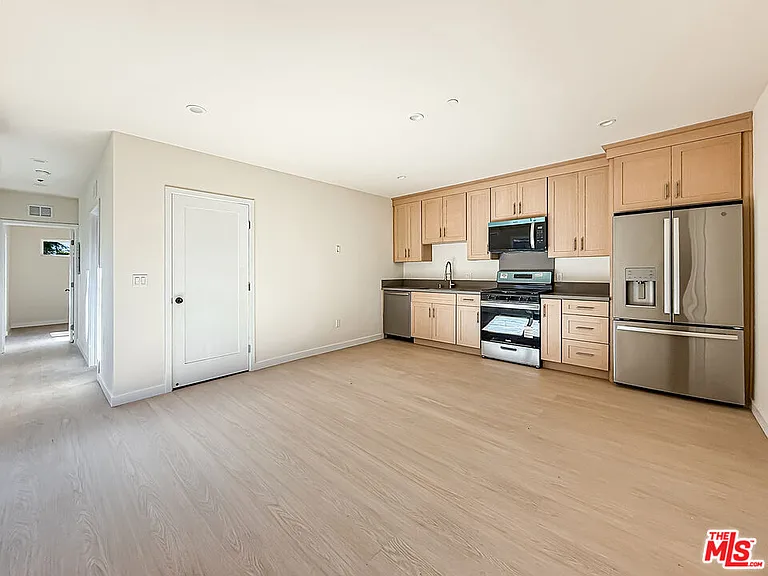 2619 Veteran Ave — Photo 3