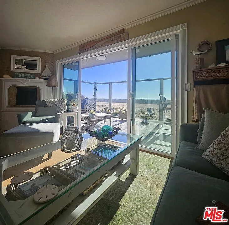 3 bed, 3.0 bath, 1311 sqft, $13,000 — Photo 3