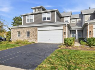 73 Woodview Dr, Glen Ellyn, IL 60137
